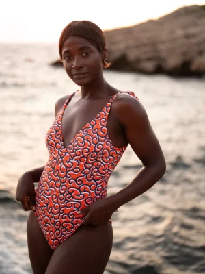 La pièce Sereine motif Saint Tropez détail maillot de bain Aklomissa